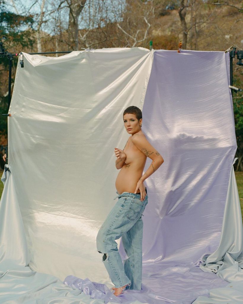 Halsey Reveals Pregnancy | Shows Her Bump Baby